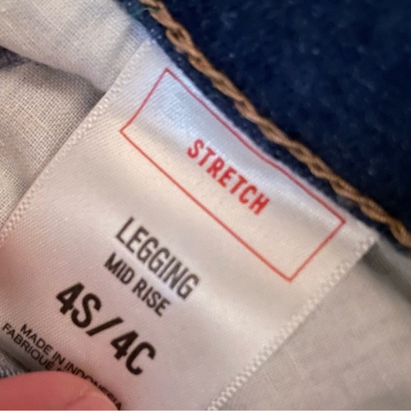 Express medium wash mid rise jean leggings in 4 short. - Picture 3 of 5